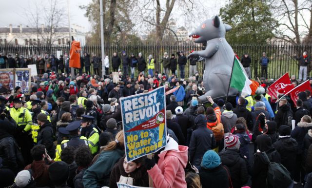 Ογκώδης διαδήλωση στο Δουβλίνο για τα «απόνερα» του Μνημονίου